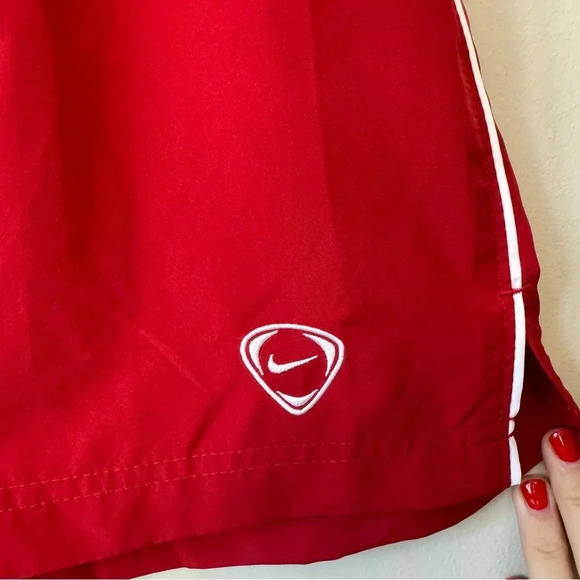 Vtg Nike Soccer Shorts Crimson Red Polyester White Logo 7" Inseam Size Large - Picture 2 of 3